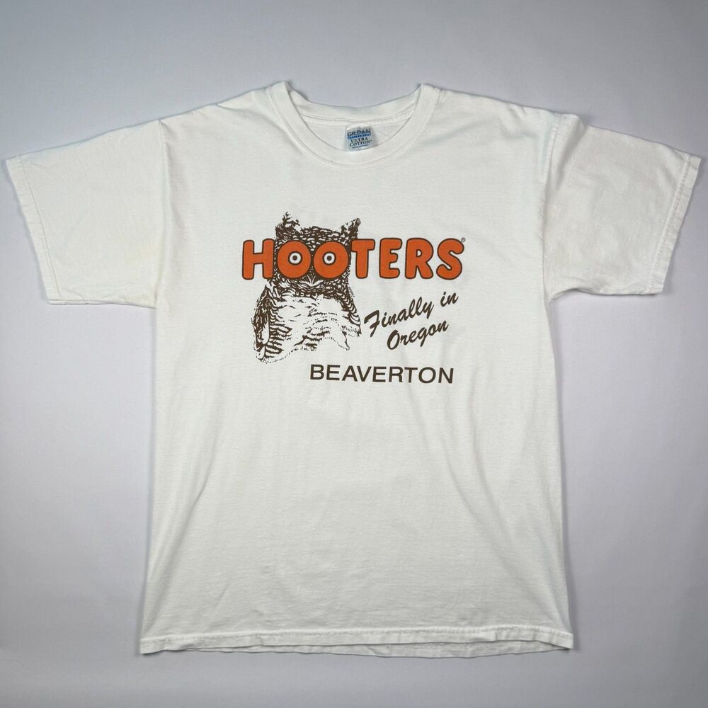 Vintage Y2K Hooters Finally In Oregon Beaverton Graphic T-Shirt White Large